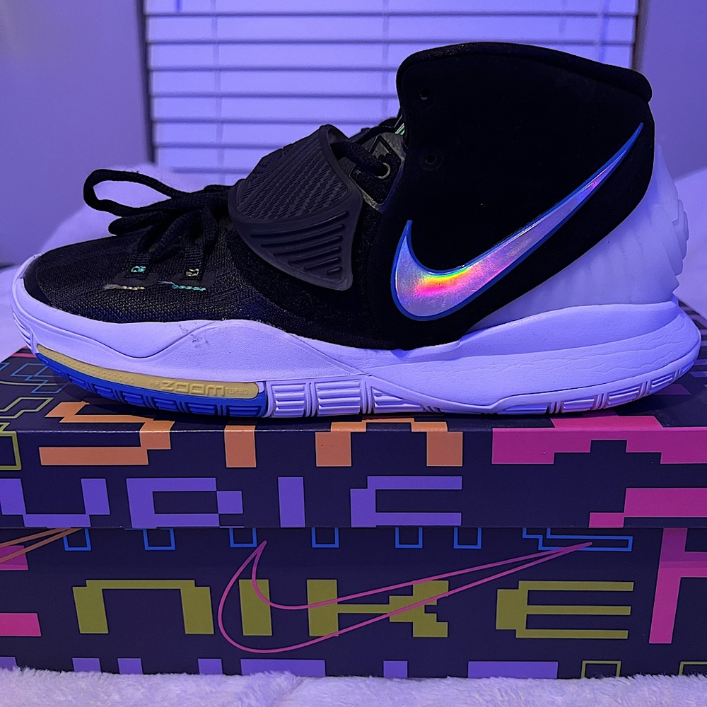 Nike Mens Kyrie 6 Size 9 (worn once)